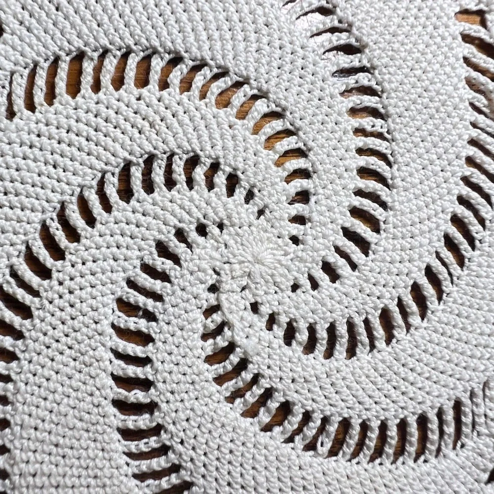 Handmade‎ Crochet Doily Home Decor Spiral Pinwheel Lace Vtg Grandmacore Cottage